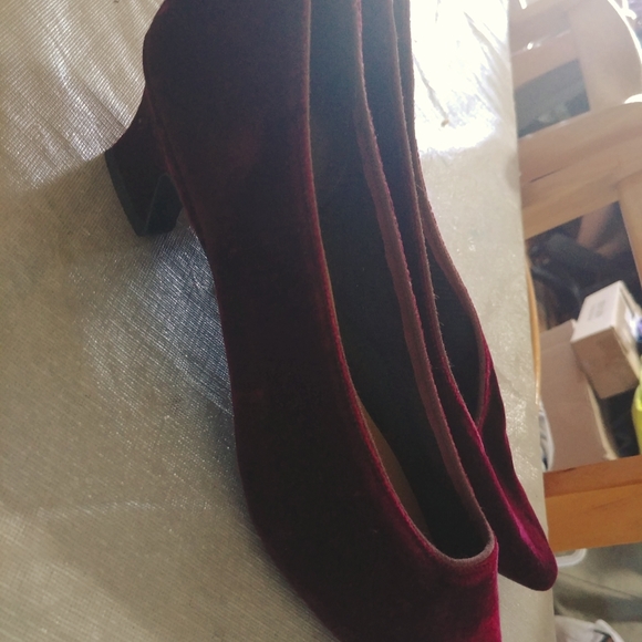 Red High Heel shoes - Picture 2 of 7